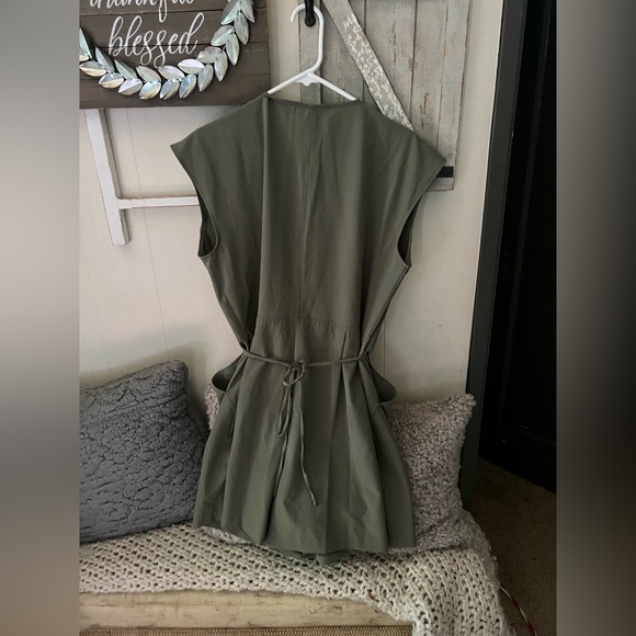 Size L green romper - Picture 2 of 4